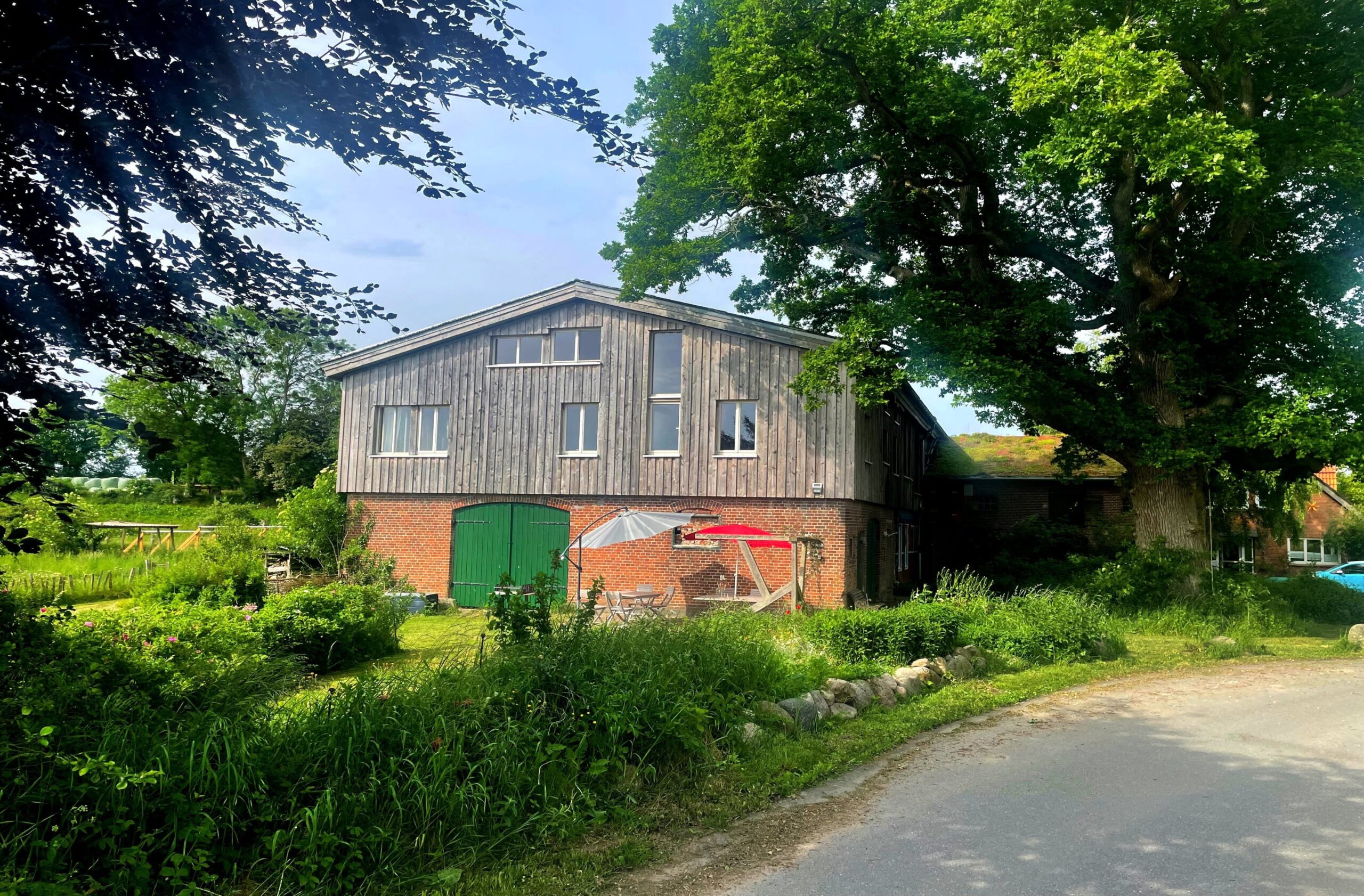 außenbereich giebel straße 3500x2300